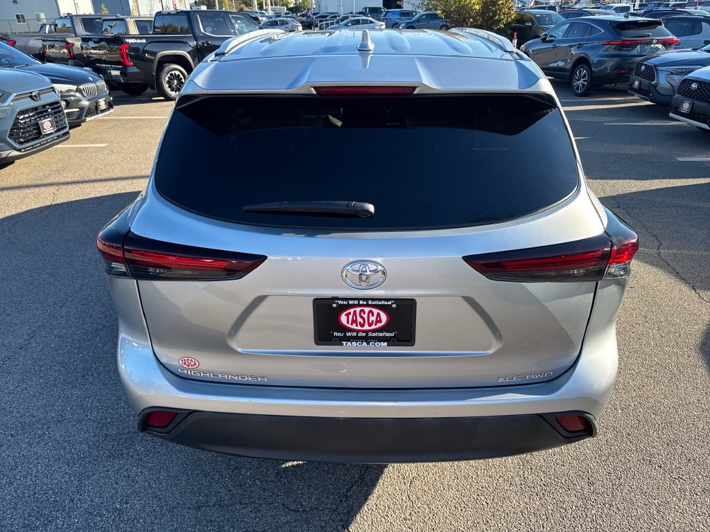 Used 2024 Toyota Highlander XLE AWD/4WD image 6