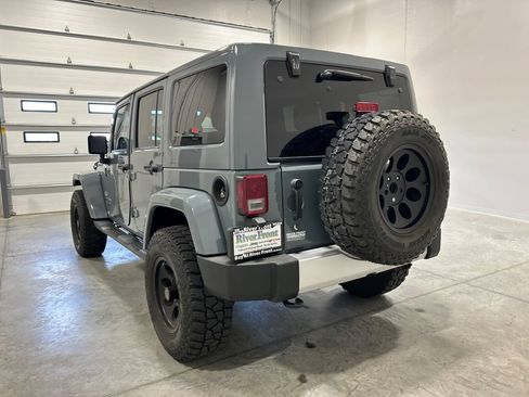 Used 2014 Jeep Wrangler Unlimited Sahara w/ Connectivity Group AWD/4WD image 8