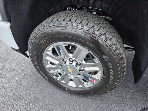 New 2026 Chevrolet Silverado 2500 High Country w/ High Country Premium Package AWD/4WD image 9