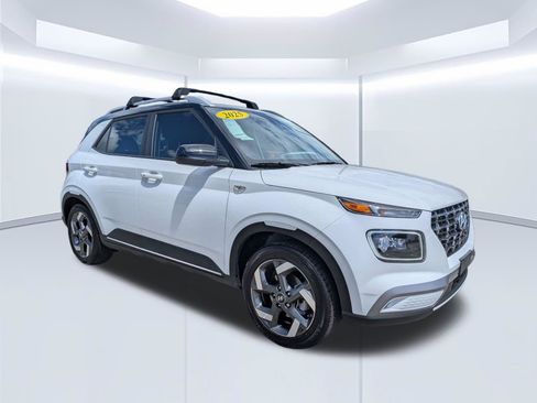 Certified 2024 Hyundai Venue Limited FWD image 2