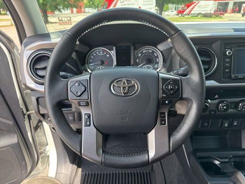Used 2019 Toyota Tacoma SR5 AWD/4WD image 29
