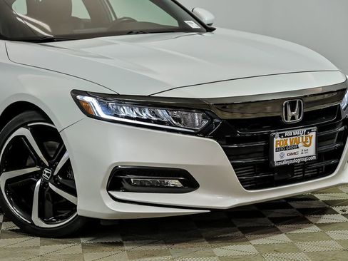 Used 2019 Honda Accord Sport image 2