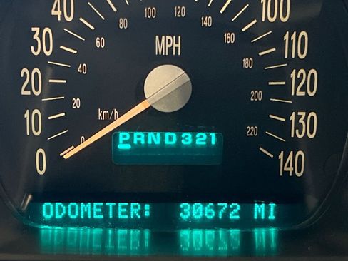 Used 2003 Chevrolet SSR w/ Preferred Equipment Group image 89