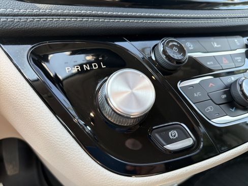 Used 2022 Chrysler Pacifica Touring-L FWD image 22