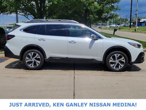 Used 2022 Subaru Outback Touring AWD/4WD image 2
