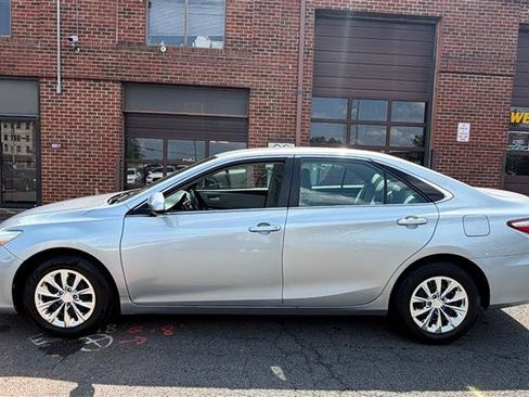 Used 2016 Toyota Camry LE FWD image 6
