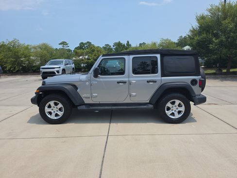 Used 2018 Jeep Wrangler Unlimited Sport S AWD/4WD image 6
