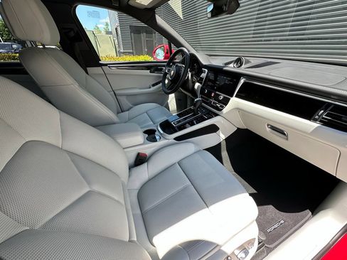 Used 2026 Porsche Macan AWD/4WD image 41