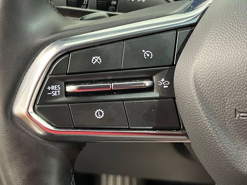Used 2025 Chevrolet Equinox LT FWD image 39