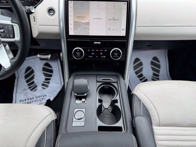 Used 2024 Land Rover Discovery Dynamic SE AWD/4WD image 27
