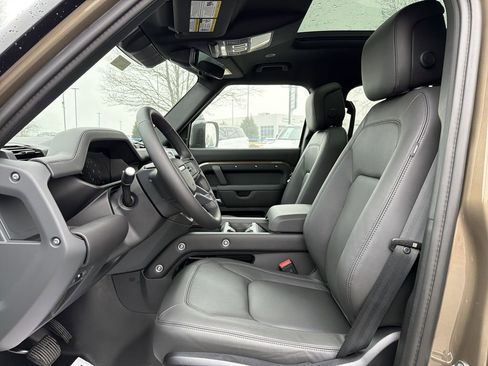 New 2026 Land Rover Defender 110 X-Dynamic SE image 3