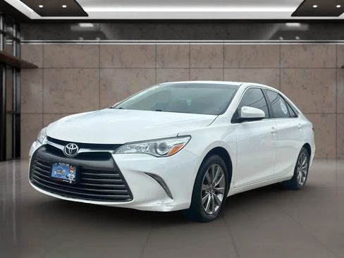 Used 2015 Toyota Camry XLE FWD image 3