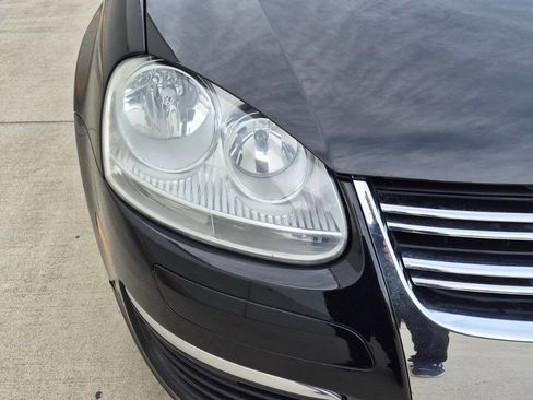 Used 2009 Volkswagen Jetta SEL image 11