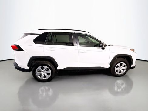 Used 2020 Toyota RAV4 LE image 11