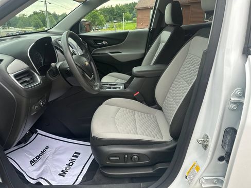 Used 2020 Chevrolet Equinox LS w/ LS Convenience Package AWD/4WD image 9