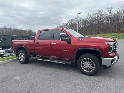 Used 2025 Chevrolet Silverado 2500 LTZ w/ LTZ Plus Package image 3