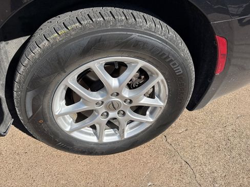 Used 2022 Chrysler Voyager LX image 9