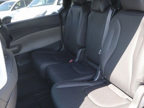 New 2026 Kia Carnival EX FWD image 12