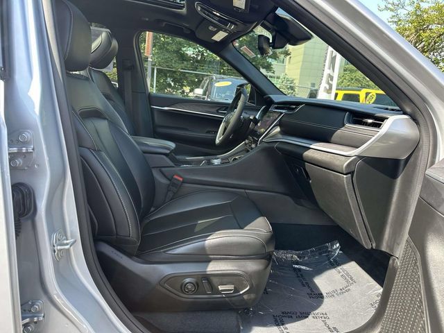 Used 2024 Jeep Grand Cherokee L Limited AWD/4WD image 27