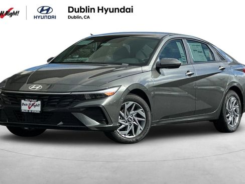Used 2026 Hyundai Elantra Hybrid FWD image 1