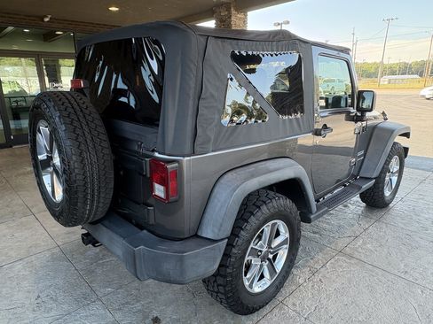 Used 2018 Jeep Wrangler Sport AWD/4WD image 6