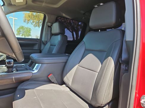 Used 2024 GMC Sierra 1500 SLT image 13