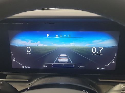 Used 2024 Kia Carnival SX image 28