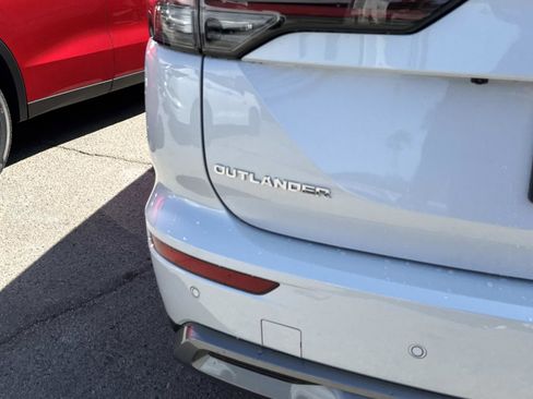 New 2025 Mitsubishi Outlander SE image 5
