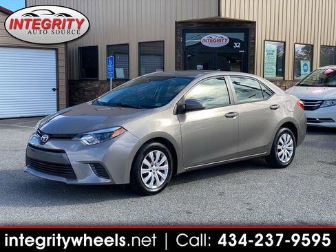 Used 2016 Toyota Corolla LE image 1