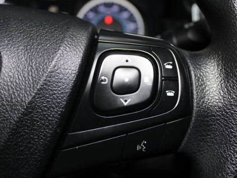 Used 2017 Toyota Camry LE image 19