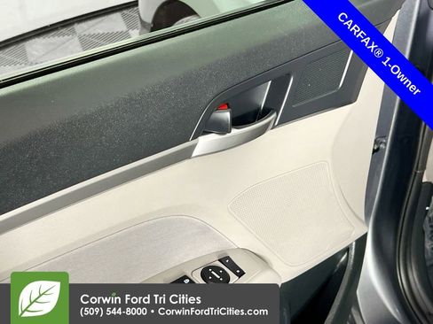 Used 2019 Hyundai Elantra SEL image 12