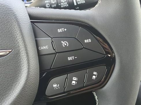 New 2026 Chrysler Pacifica Select w/ S Appearance Package image 32