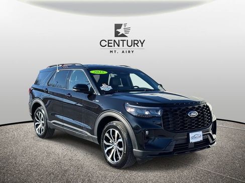 Used 2025 Ford Explorer ST-Line image 2
