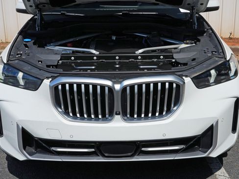 Used 2024 BMW X5 xDrive40i w/ Parking Assistance Package AWD/4WD image 8
