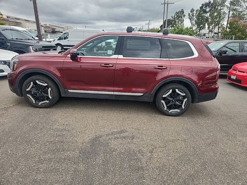 Certified 2023 Kia Telluride EX w/ EX Captain's Chair Package FWD image 9