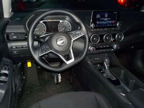 Used 2025 Nissan Sentra SV image 9