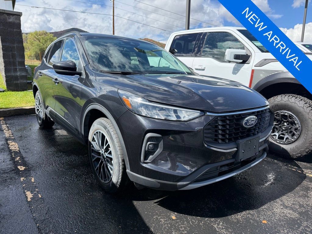 Used 2025 Ford Escape SE FWD image 1