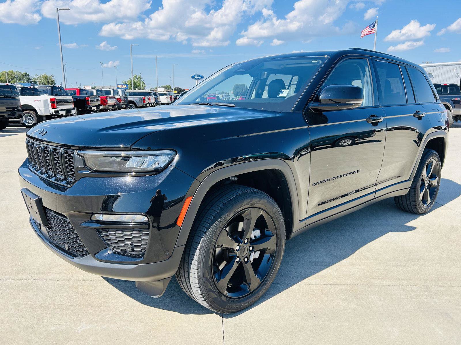 Used 2023 Jeep Grand Cherokee Limited w/ Luxury Tech Group II AWD/4WD image 37