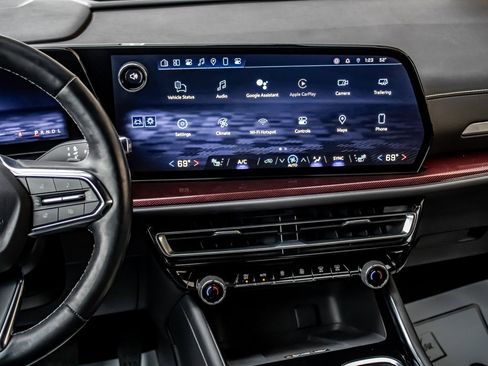 Used 2024 Chevrolet Traverse Z71 image 35