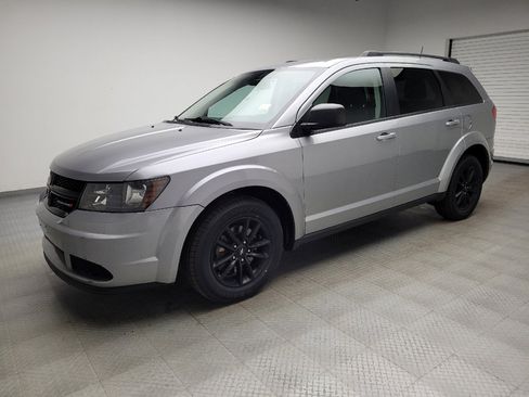 Used 2020 Dodge Journey SE w/ SE Popular Equipment Group FWD image 2