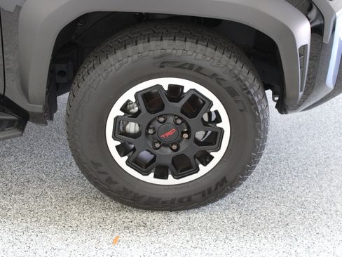 Used 2025 Toyota 4Runner TRD Off-Road Premium w/ Tow Technology Package AWD/4WD image 5