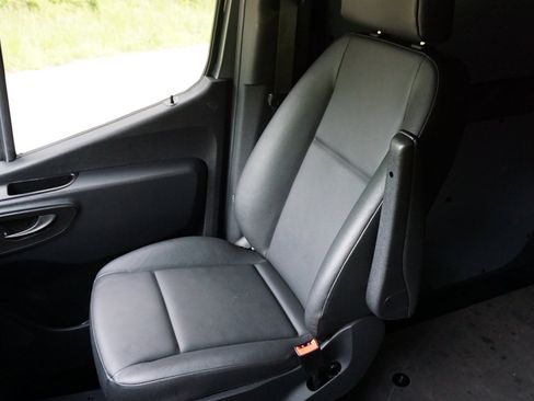 Used 2024 Mercedes-Benz Sprinter 2500 image 19