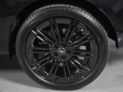 New 2025 Land Rover Range Rover SE image 10