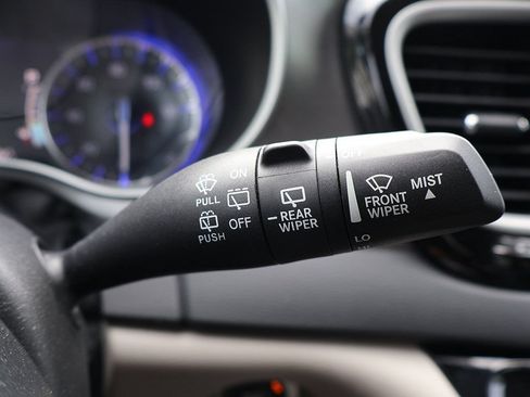 Used 2023 Chrysler Pacifica Touring-L FWD image 38
