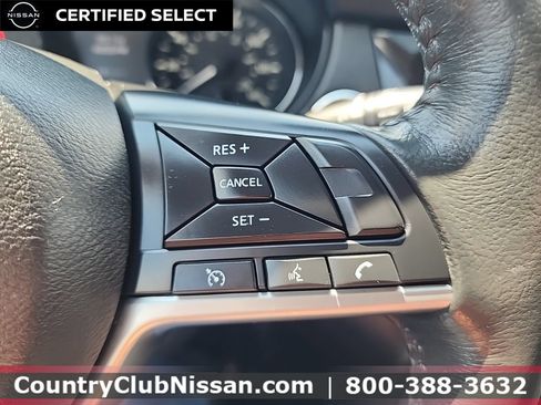 Used 2018 Nissan Rogue SV AWD/4WD image 18