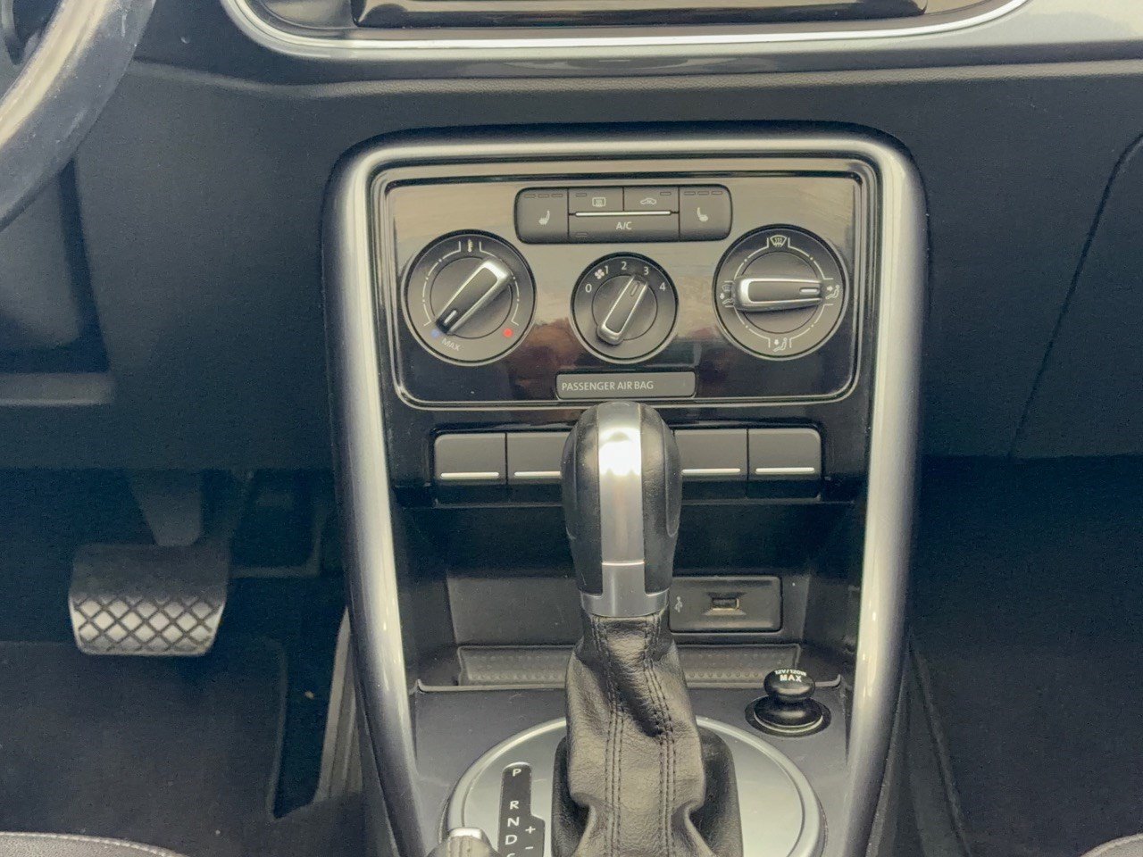 Used 2018 Volkswagen Beetle 2.0T FWD image 22