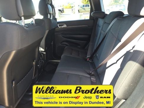 Used 2020 Jeep Grand Cherokee Laredo image 25