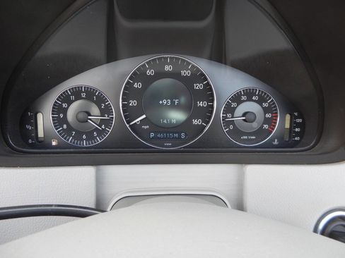 Used 2005 Mercedes-Benz CLK 320 Cabriolet image 3