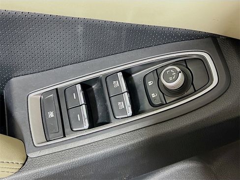 Used 2019 Subaru Ascent Limited image 18