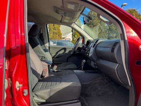 Used 2018 Nissan Frontier PRO-4X image 11